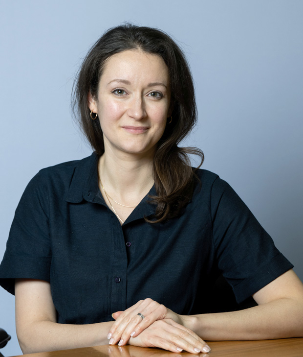 Headshot: Sophie Pratt